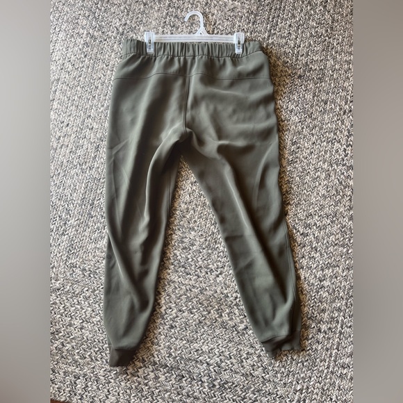 Lululemon On the Fly 7/8 Pants - Picture 6 of 8